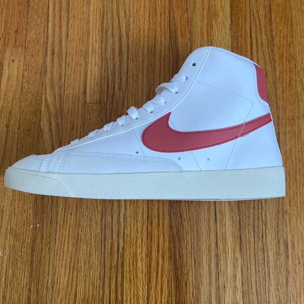Women’s Blazer Mid 77 NN white/adobe red star dust sail size 11